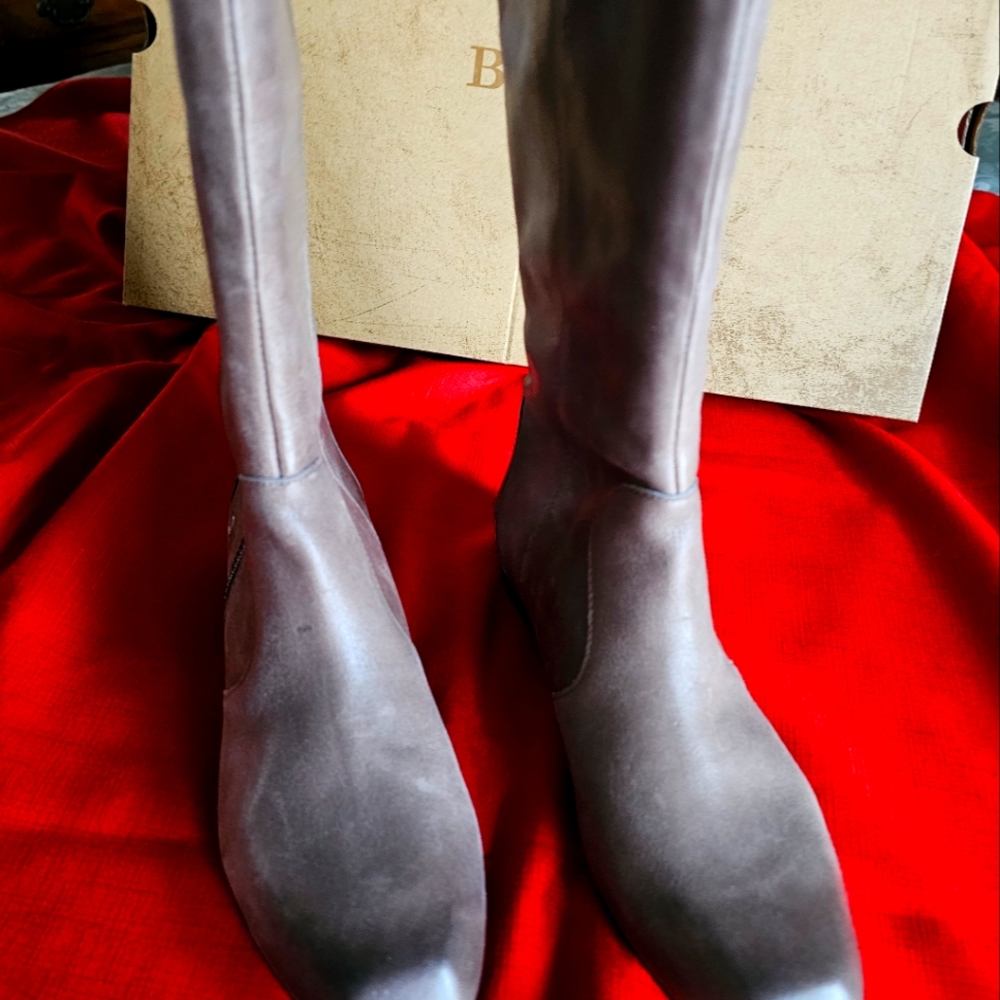 BORN BOOTS, 8M Never Worn, Rich Soft Brown Leather
